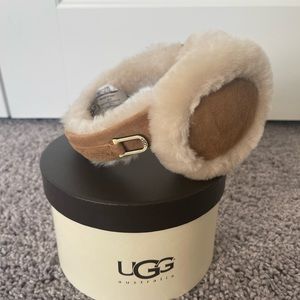 Ugg sheepskin earmuffs, chestnut color